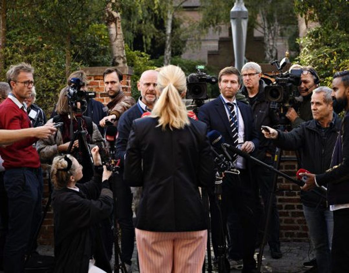 På et kort pressemøde fredag blev Sofie Carsten Nielsen (R) spurgt, om hun har hørt, om der var andre sager forbundet med Morten Østergaard: “Jeg er lige blevet bekendt med det her opslag, og jeg blev så i eftermiddag bekendt med, at der er en personalesag, hvor Morten Østergaard også er krænkeren”, svarede hun. KLIK videre og få et overblik over den seneste tids dramatiske udvikling hos De Radikale. (Foto: Philip Davali/Scanpix