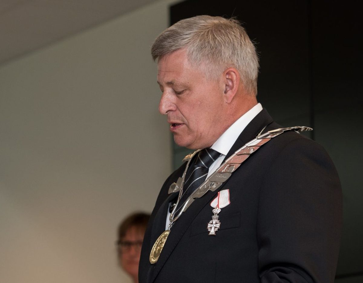 Varde Kommunes borgmester, Erik Buhl V), stopper ved det kommende kommunalvalg efter 17 år med borgmesterkæden om halsen. Foto: Varde Kommune.