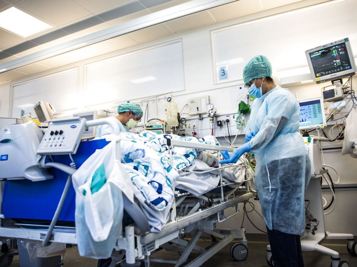 Af de indlagte er 18 personer på en intensivafdeling. 15 er i respirator. (Foto: Ólafur Steinar Gestsson/Ritzau Scanpix)