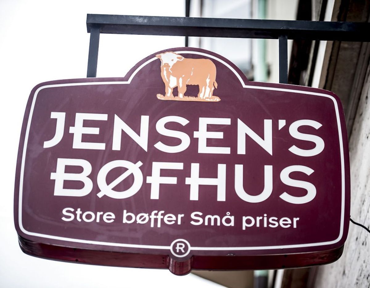 Jensens Bøfhus’ filial i Viborg får drøje hug af Fødevarestyrelsens kontrollanter. (Foto: Mads Claus Rasmussen/Scanpix)