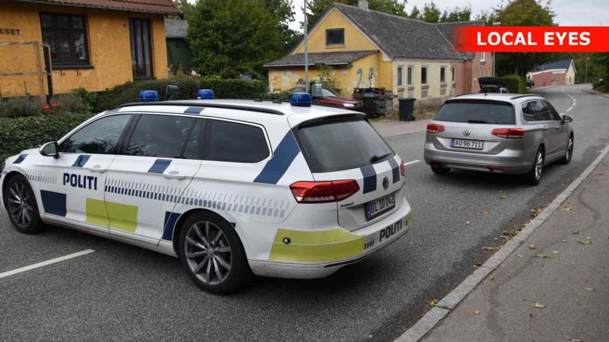 I forbindelse med efterforskningen blev hele byens hovedfærdselsåre spærret af politiet. Foto: Local Eyes