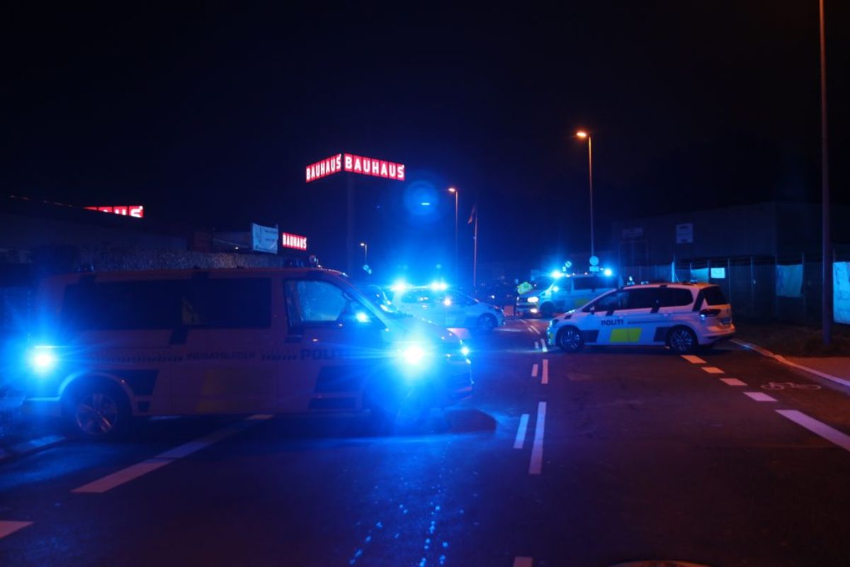 180 personer er sigtet for overtrædelse af forsamlingsforbuddet. De var samlet til bilræs i Roskilde. KLIK for flere billeder. Foto: Presse-fotos.dk.