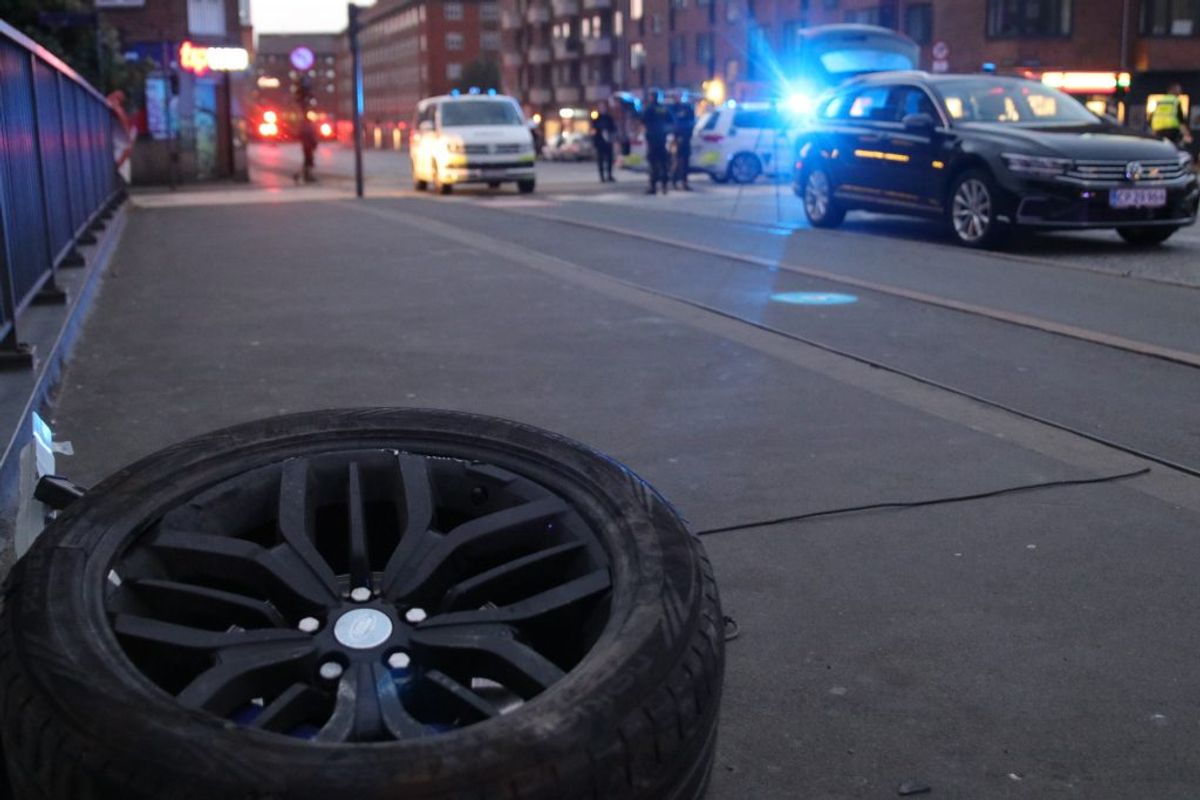 En person er i kritisk tilstand efter alvorlig ulykke. KLIK for flere billeder. Foto: Presse-fotos.dk.