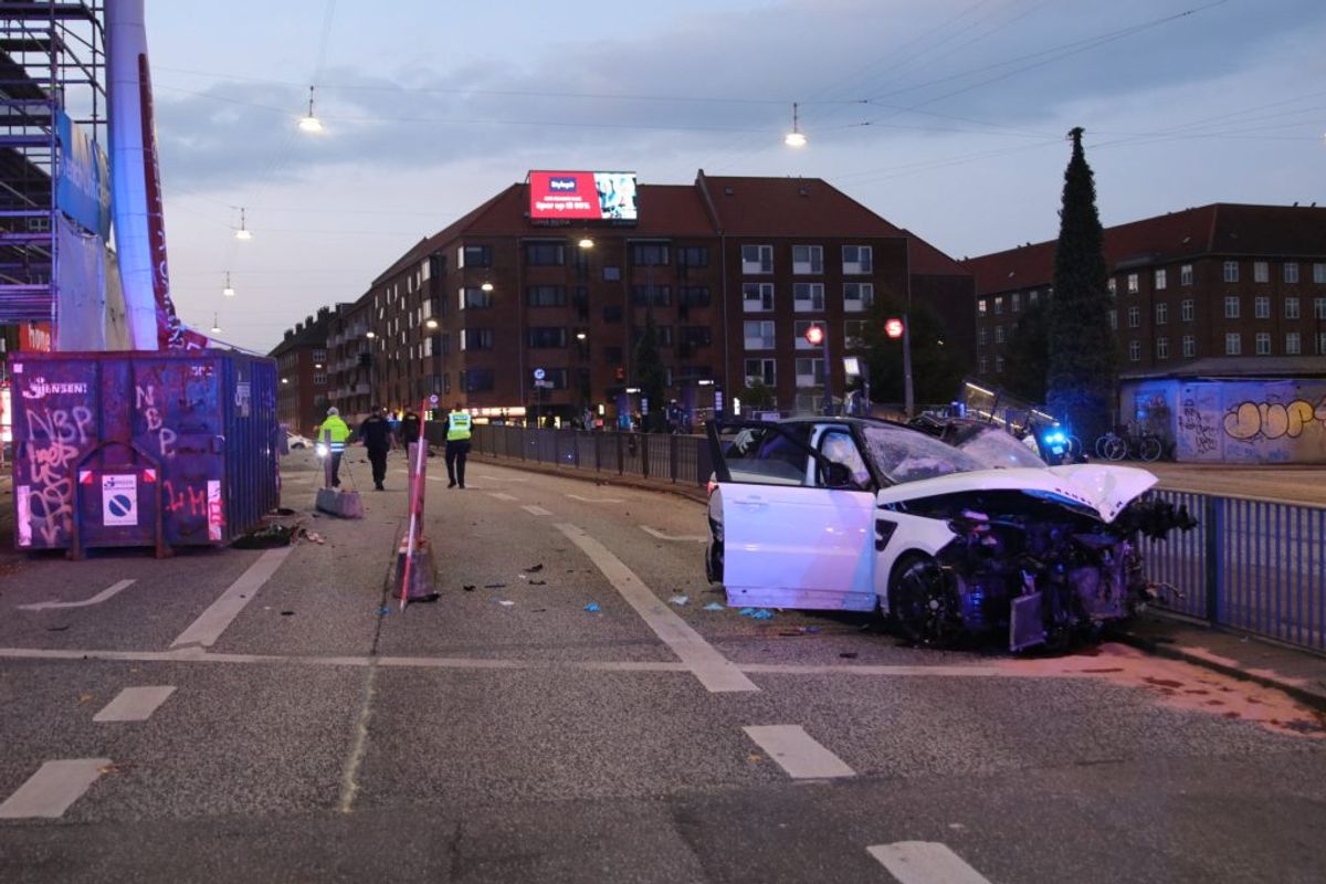 En person er i kritisk tilstand efter alvorlig ulykke. KLIK for flere billeder. Foto: Presse-fotos.dk.
