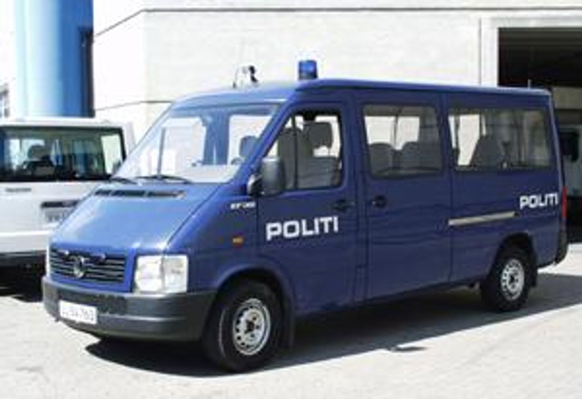 I forbindelse med EU-formandskabet indkøbte politiet ca. 50 gruppeindsatsvogne af mærket Folkevogn LT. Det særlige ved denne bil sammenlignet med f.eks. transportvognen er de dobbelte skydedøre og placeringen af politibetjentene i bilen. Den særlige siddekonfiguration og de to skydedøre gør, at politibetjentene hurtigt kan komme ud af bilen med deres specialudstyr. Foto: Politiet.