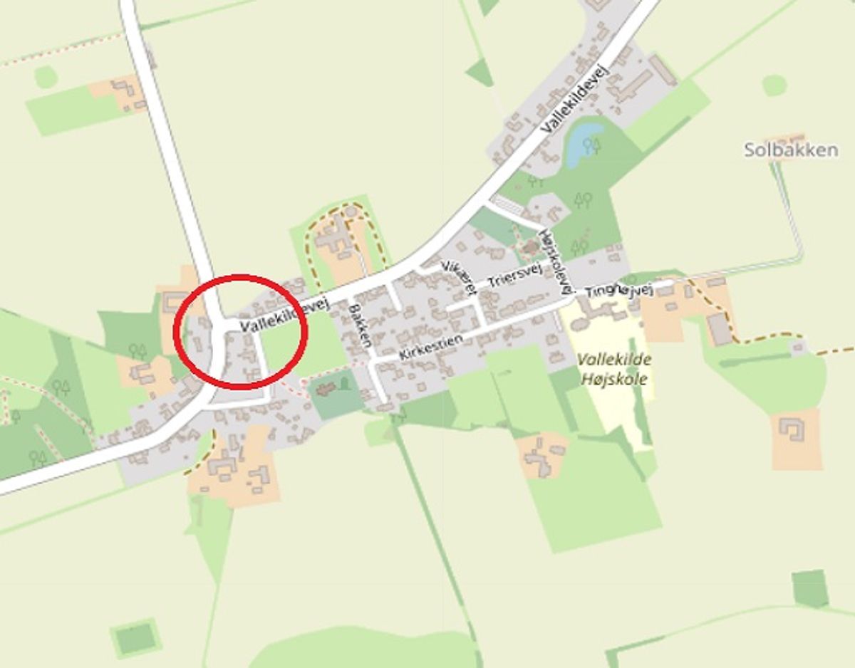 Det er i dette sving, ulykken er sket. Foto: ©OpenStreetMap-bidragsydere.