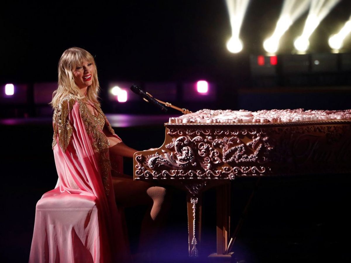 Skuddene blev affyret i forbindelse med et røveri af en forretning, der er nabo til byhuset, Taylor Swift ejer. Foto: REUTERS/Mario Anzuoni/File Photo
