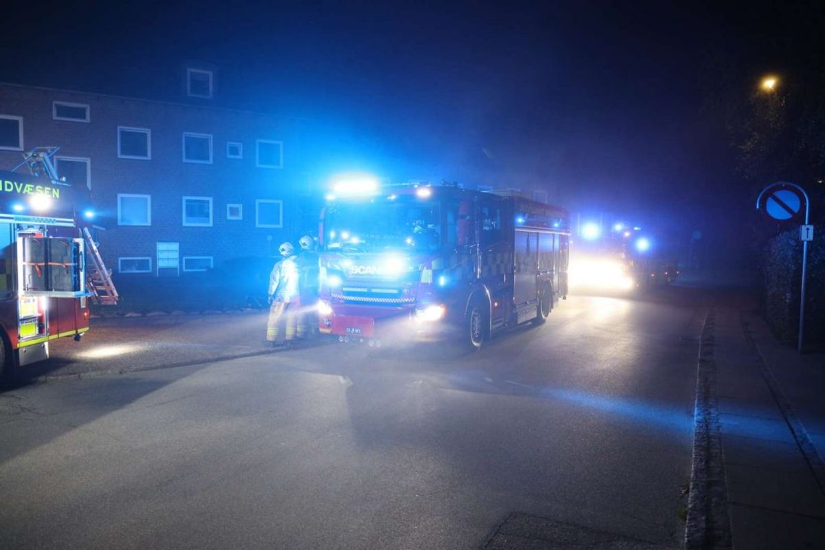 Politiet efterforsker en brand i en lejlighed som påsat. KLIK for flere billeder. Foto: Øxenholt Foto.