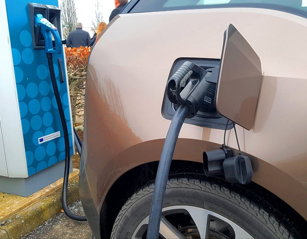Det kan være svært at overskue prisen for at oplade en elbil – specielt for dem, der ikke har en elbil endnu, men overvejer. Arkivfoto.