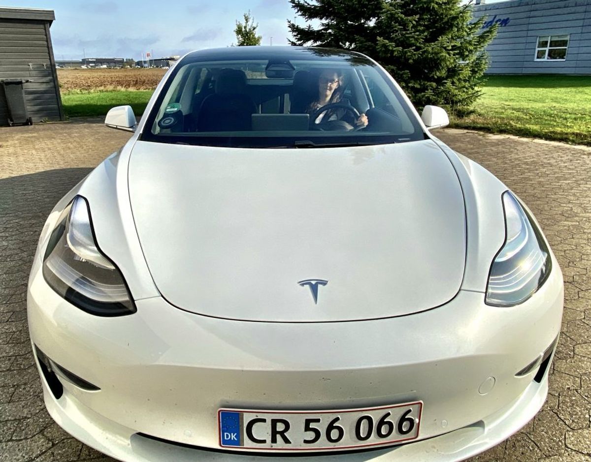 Efter fem år med en NIssan Leaf er Mette Skygge Jensen og kæresten Bjørn skiftet til Tesla. Foto: Massimo Grillo