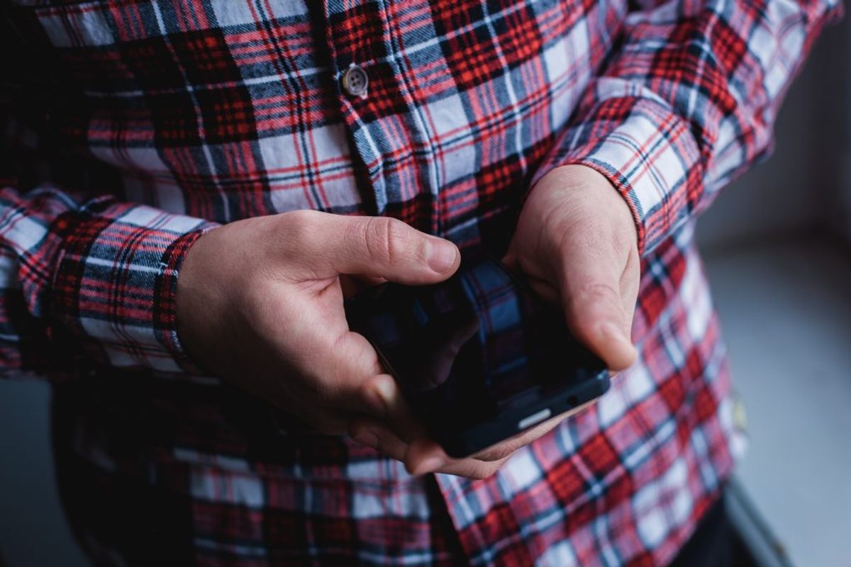 En 55-årig mand er dømt for at have sendt krænkende sms’er til, hvad han troede var en 12-årig pige. Foto: Colourbox.