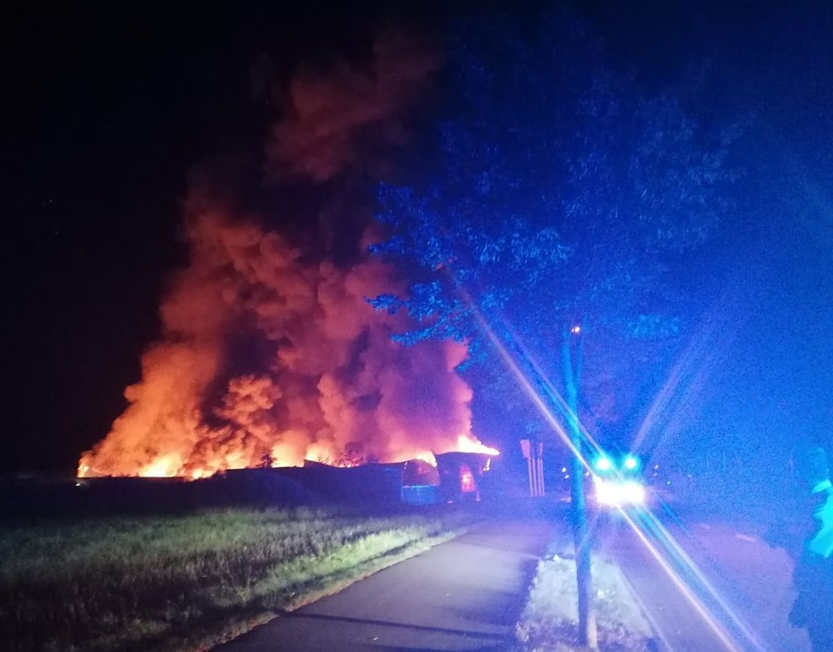 Politiet har nu fundet ud af, at industribranden i Ikast var påsat. Foto: Øxenholt Foto