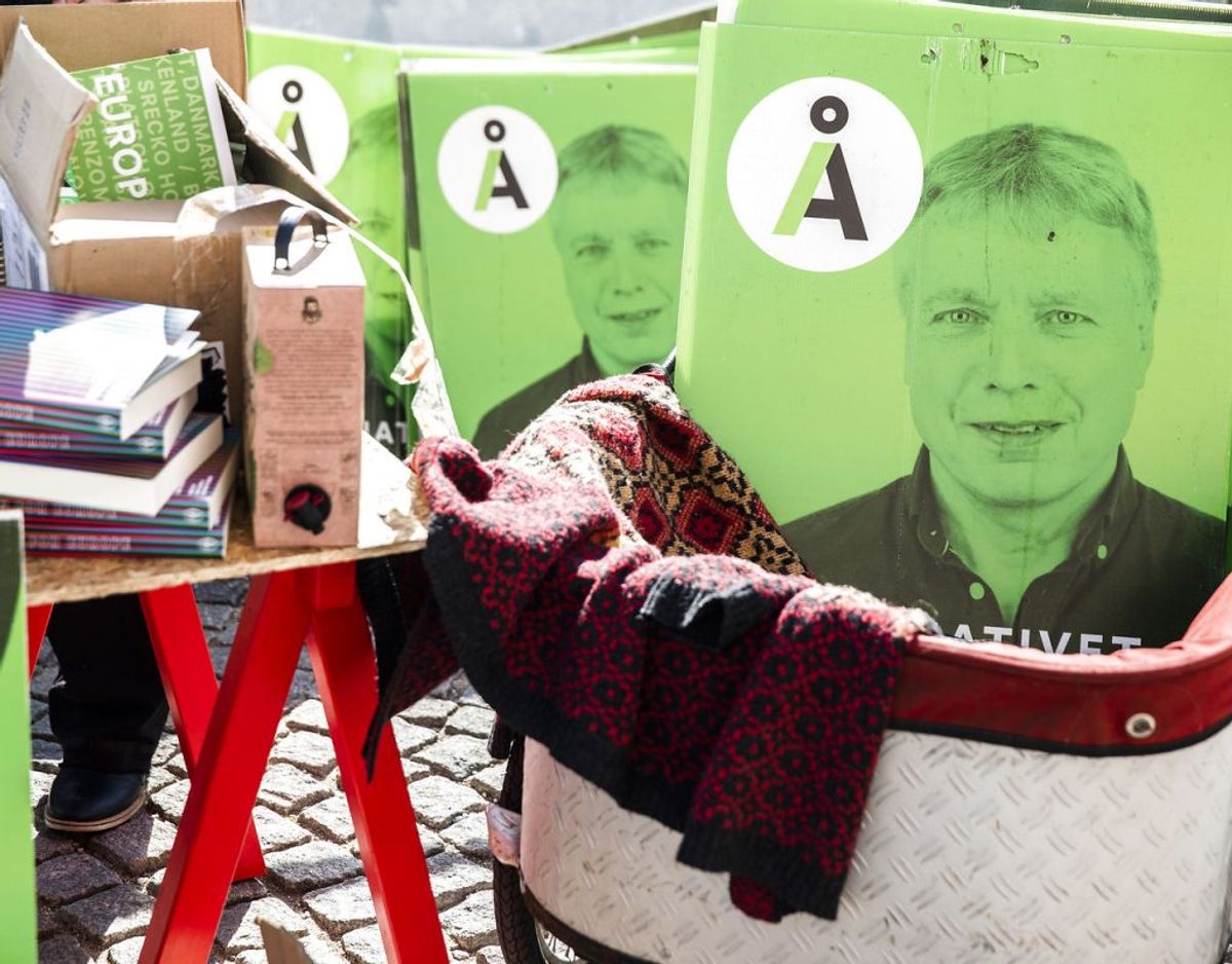 Alternativets, Josephine Fock, sælger ud af partiets lager, ved metrostationen Gammel Strand i København mandag den 7. september 2020.. (Foto: Ólafur Steinar Rye Gestsson/Ritzau Scanpix)