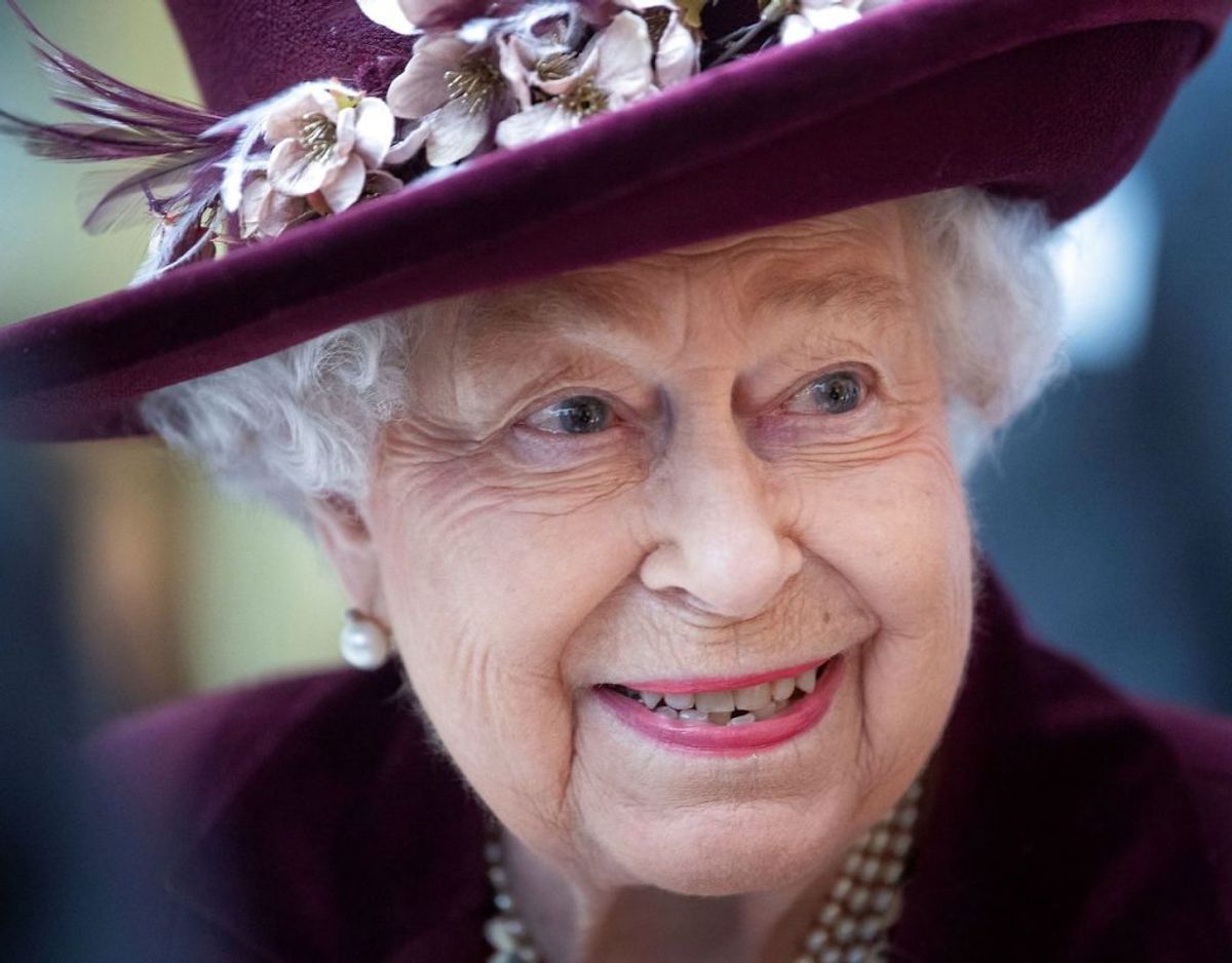 Corona-pandemien har ramt den britiske dronning hårdt på økonomien. Nu tyer hun til utraditionelle indtægtskilder. Klik videre i galleriet for flere billeder. Foto: Scanpix/Victoria Jones/PA Wire/Pool via REUTERS