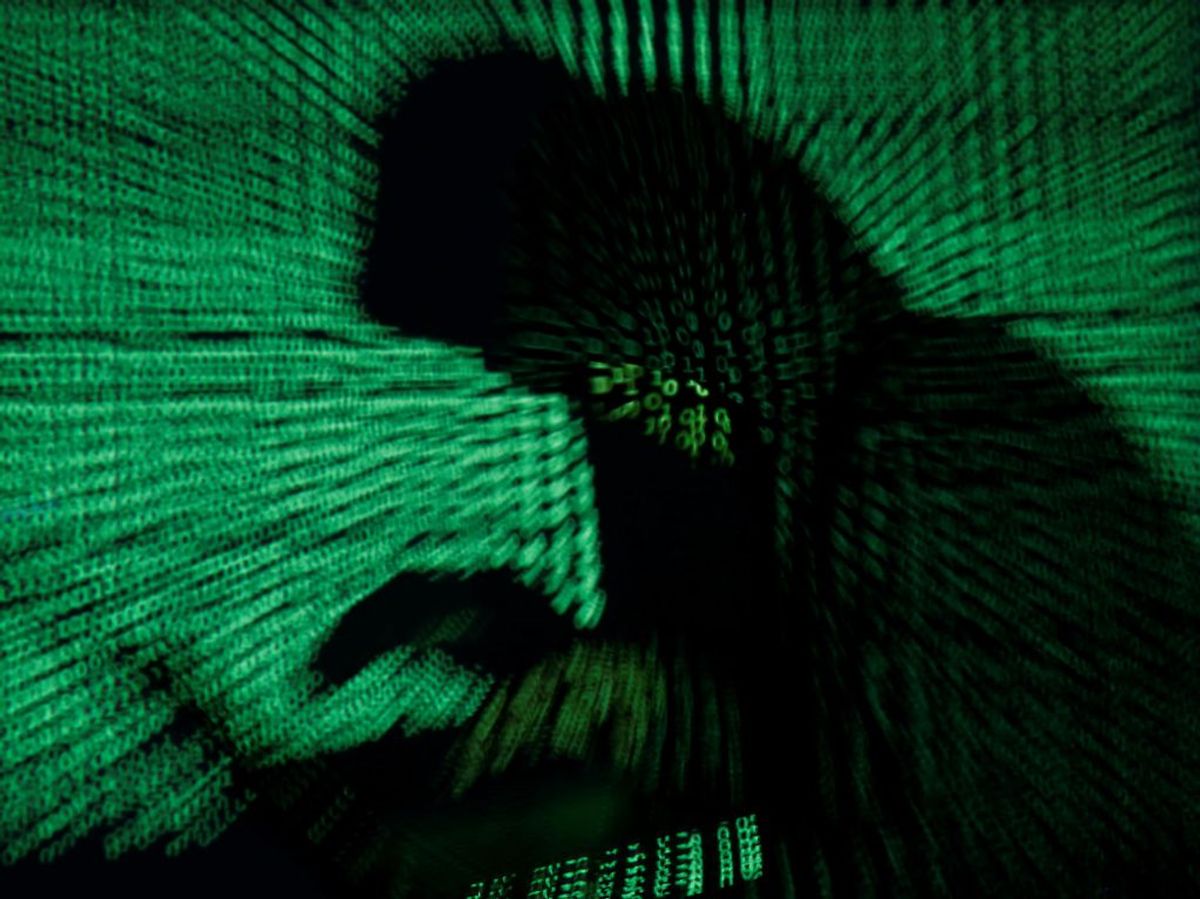 Joker-spyware simulerer kliks og overvåger sms’er, der ender med at melde brugeren til dyre abonnementer. Foto: REUTERS/Kacper Pempel/Illustration TPX IMAGES OF THE DAY