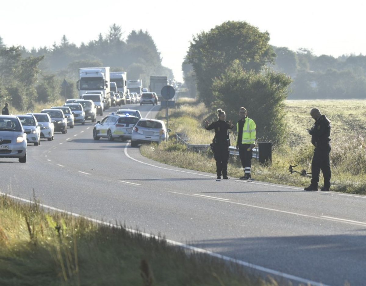 Trafikken dirigeres af politiet. Foto: Presse-fotos.dk