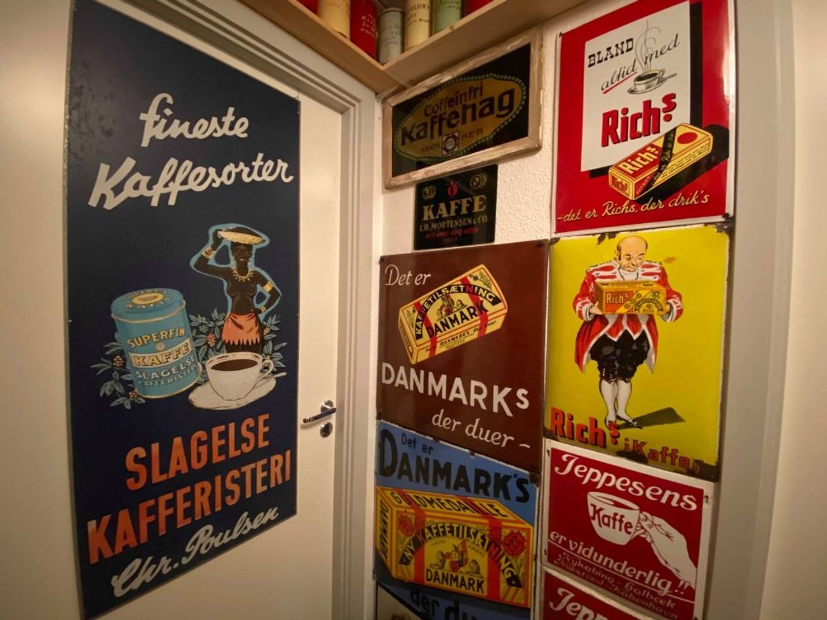 Emaljeskilte kan koste op mod 15.000 kroner. Foto: Jørgen Rosengren/Newsbreak.dk.