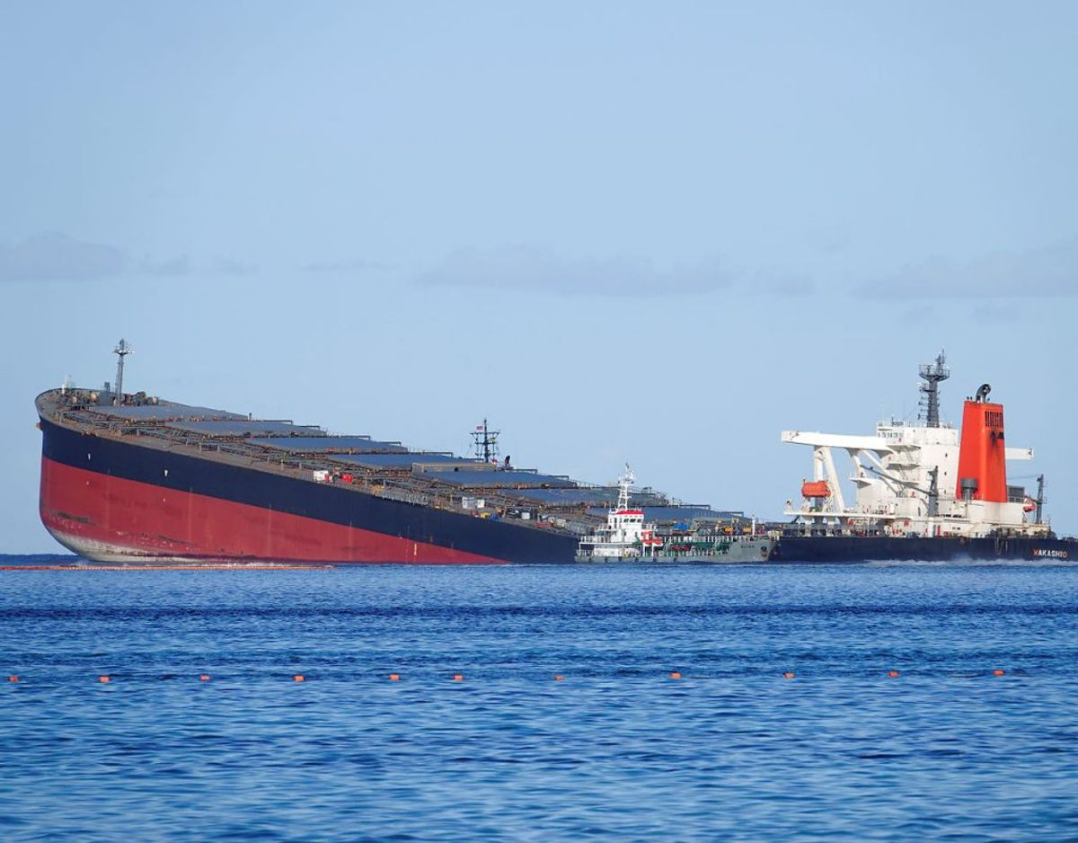 MV Wakashio begyndte at lække olie i sidste uge. Foto: Scanpix