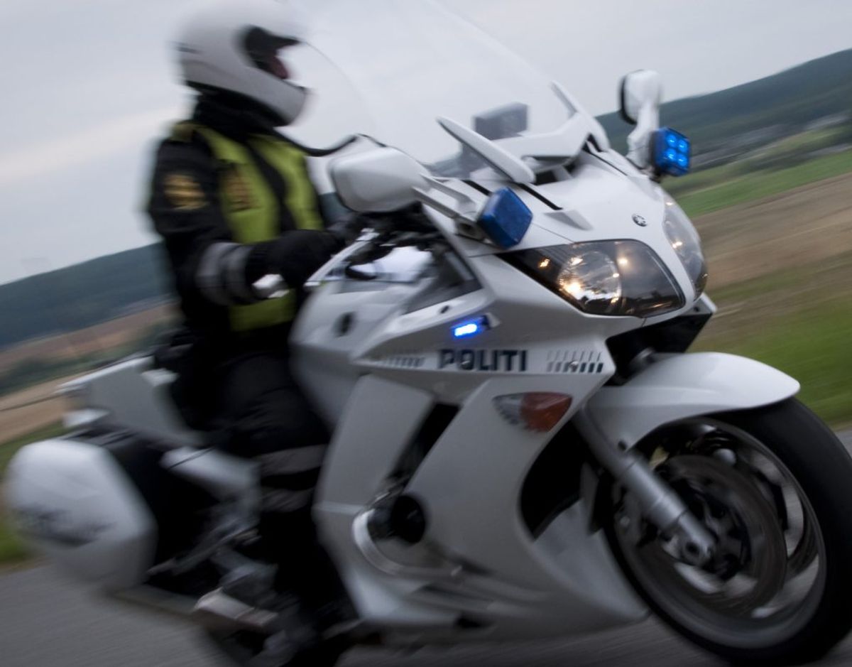 En motorcykelbetjent stoppede tirsdag en bilist med 101 kilometer i timen. I en byzone. Arkivfoto: Colourbox.