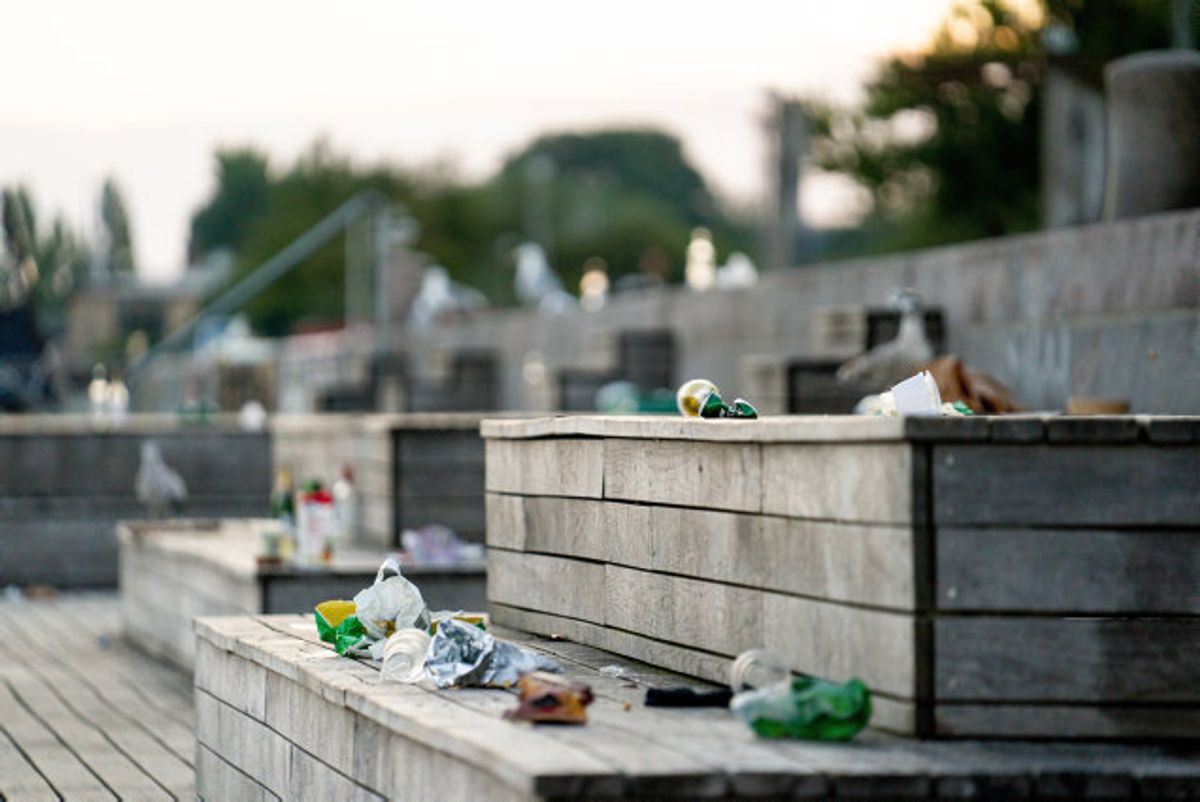 De seneste måneder har mange beboere på Islands Brygge klaget over støj og skrald. I alt havde Københavns politi 149 støjanmeldelser natten til søndag. Foto: Emil Helms/Scanpix