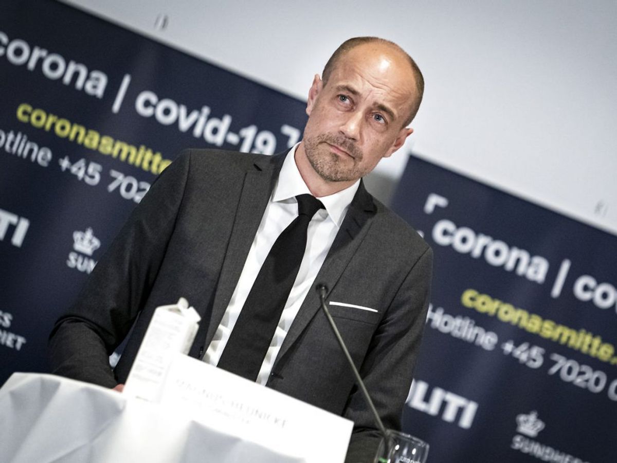 Sundheds- og ældreminister, Magnus Heunicke, der har ses til en pressebriefing om covid-19 i foråret, meddeler, at man for nu ikke vil hæve forsamlingsforbuddet. Foto: Niels Christian Vilmann/Ritzau Scanpix
