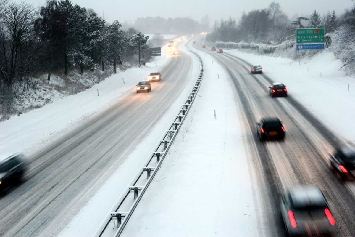 Hold hastigheden. Ofte kommer du ikke meget længere frem, når du overhaler. Foto: Colourbox.