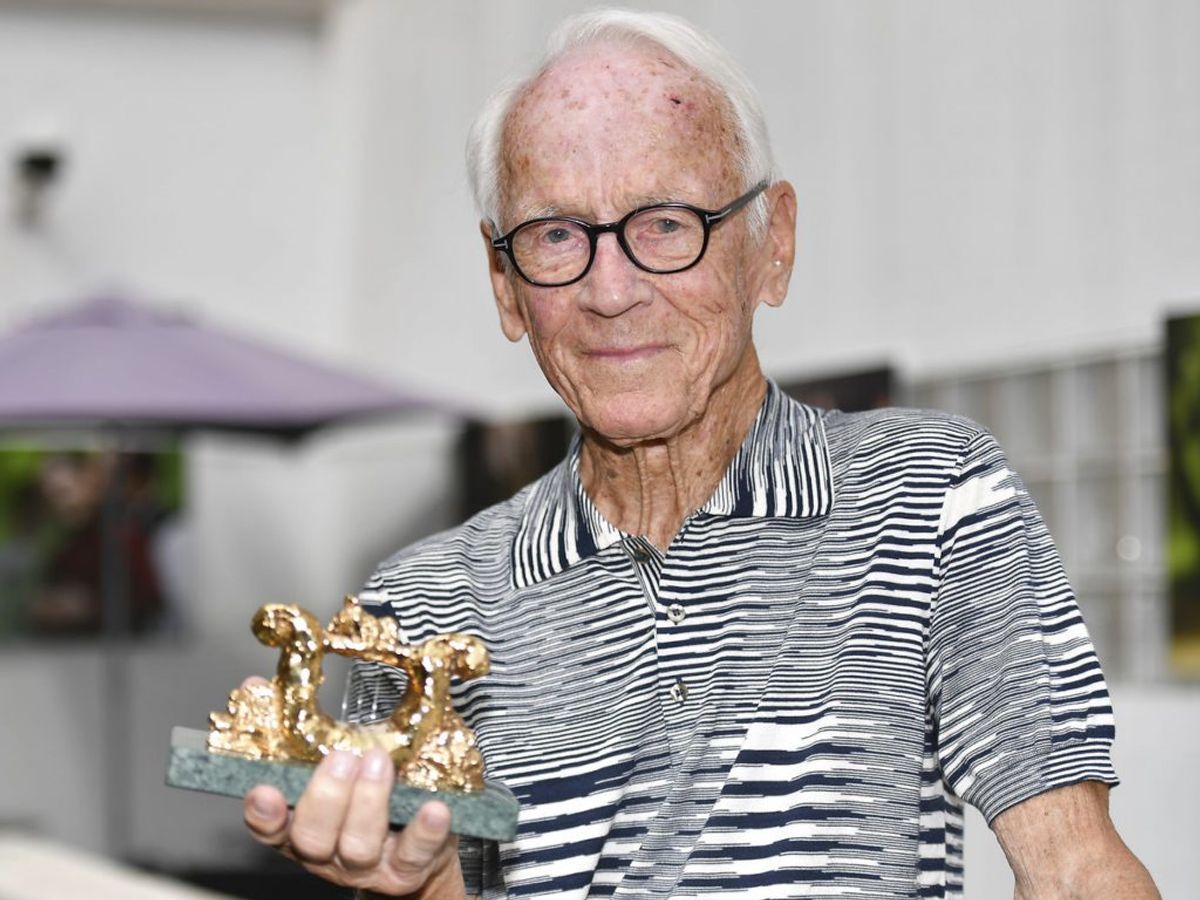 Bent Fabricius-Bjerre modtager her HARPA Nordic Composers Award 2017 (a life-time achievement) i Cannes tilbage i 2017.
Foto: YANN COATSALIOU / Scanpix