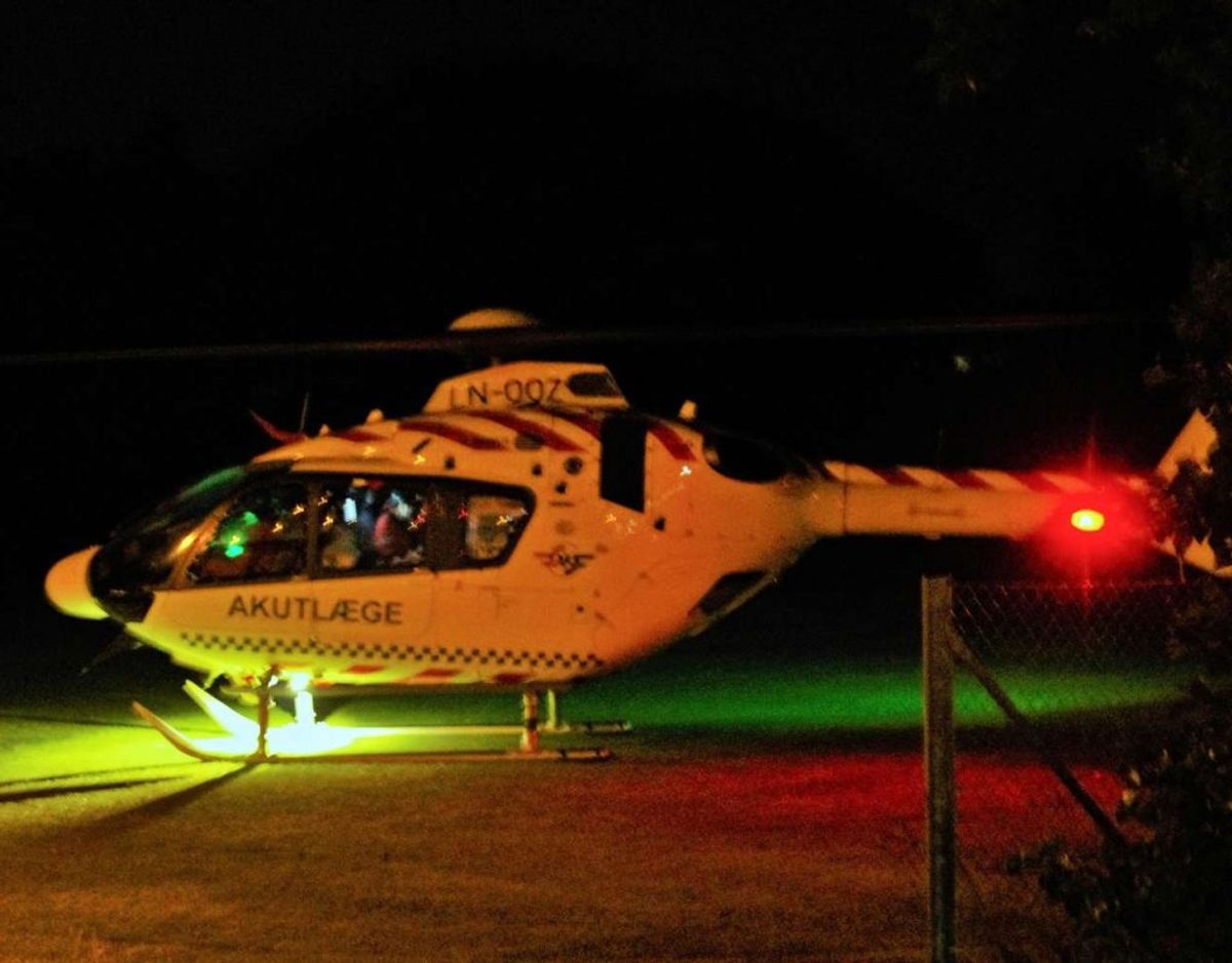En af mændene blev fløjet på sygehuset med hovedtraumer. Foto: Øxenholt Foto