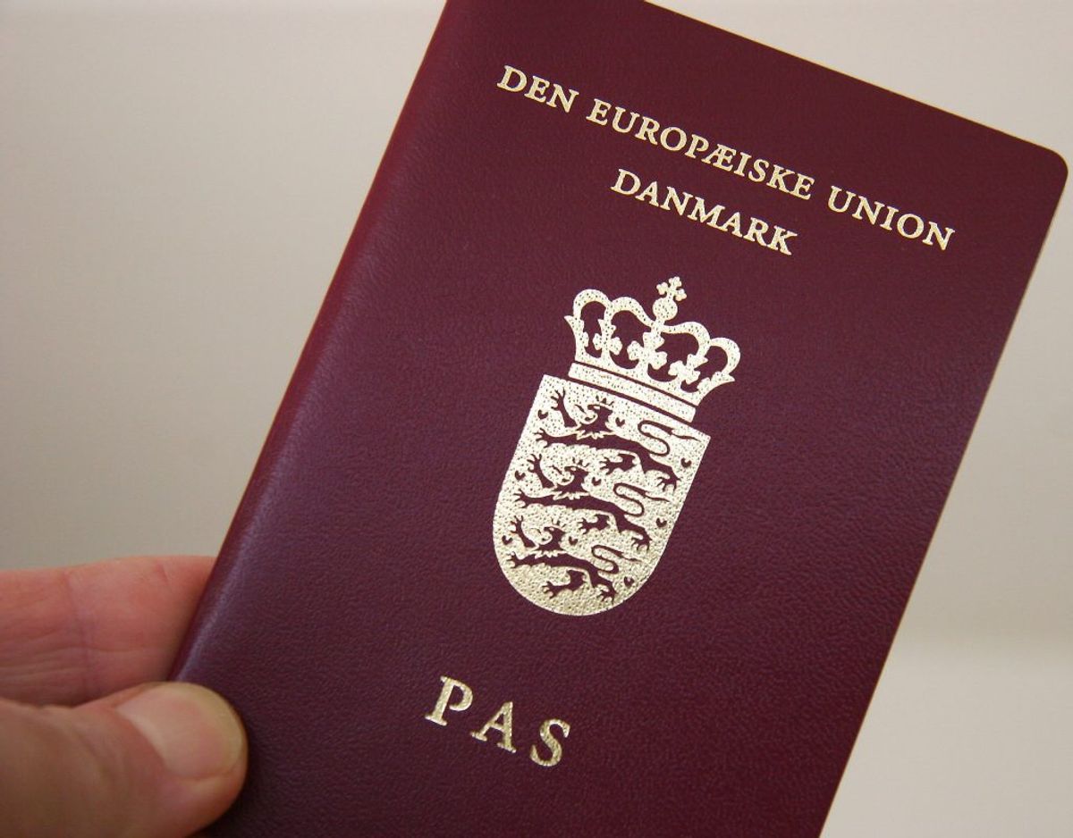 Har du styr på kravet til pasfoto og reglerne for, hvilke lande du SKAL have dit pas med rundt i? Foto: Scanpix.