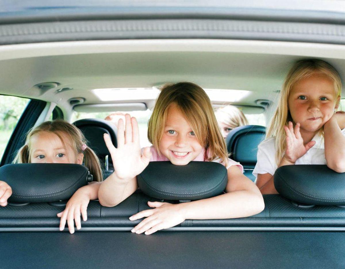 Undersøg reglerne for de lande, du skal køre igennem. Der er forskellige regler for overhaling og børns placering i bilen eksempelvis. Foto: Scanpix