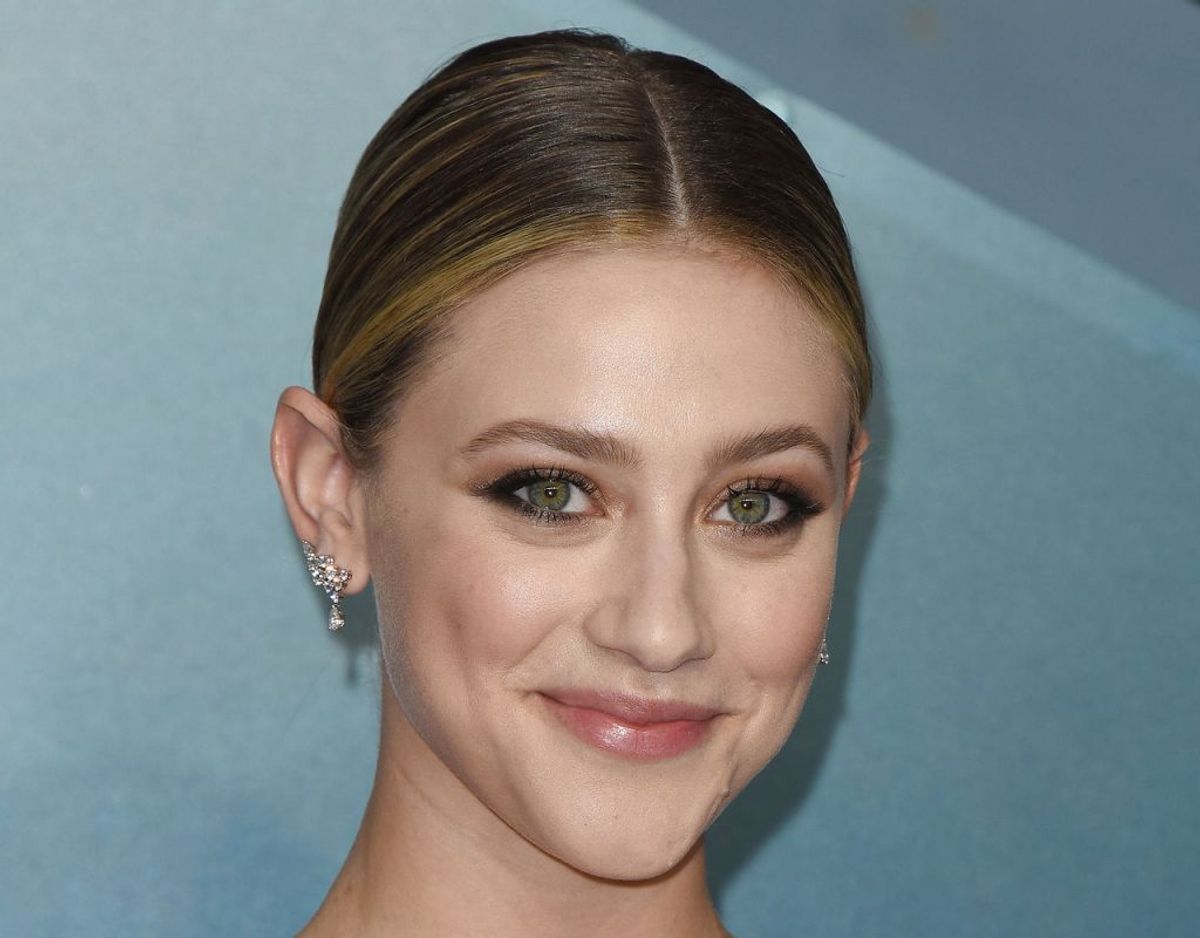 Lili Reinhart underskylder for det topløse billede hun for nylig lagde på de sociale medier. Du kan se billedet i bunden af artiklen. Foto: Scanpix.