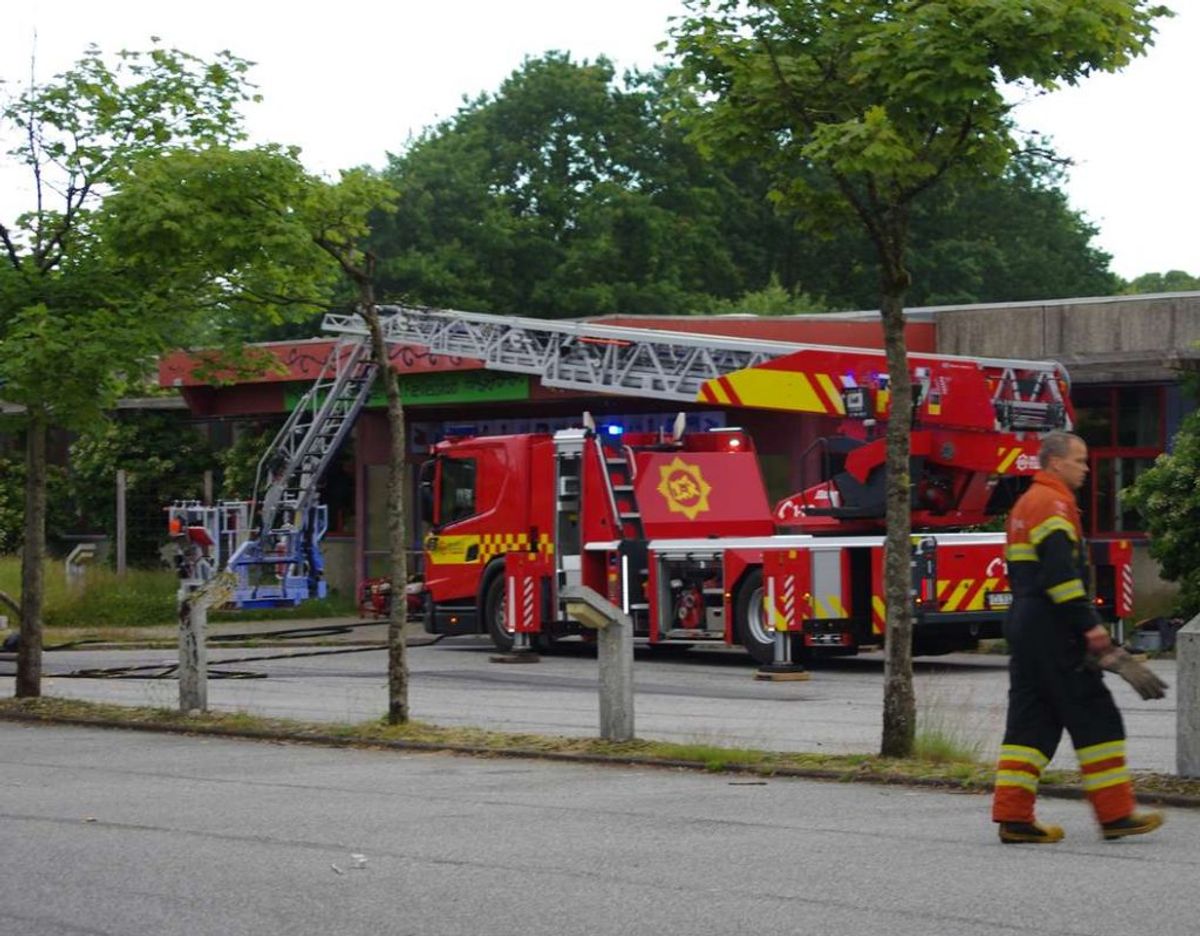 Det brændte to steder på skolen, fortæller indsatslederen. Foto: Øxenholt Foto