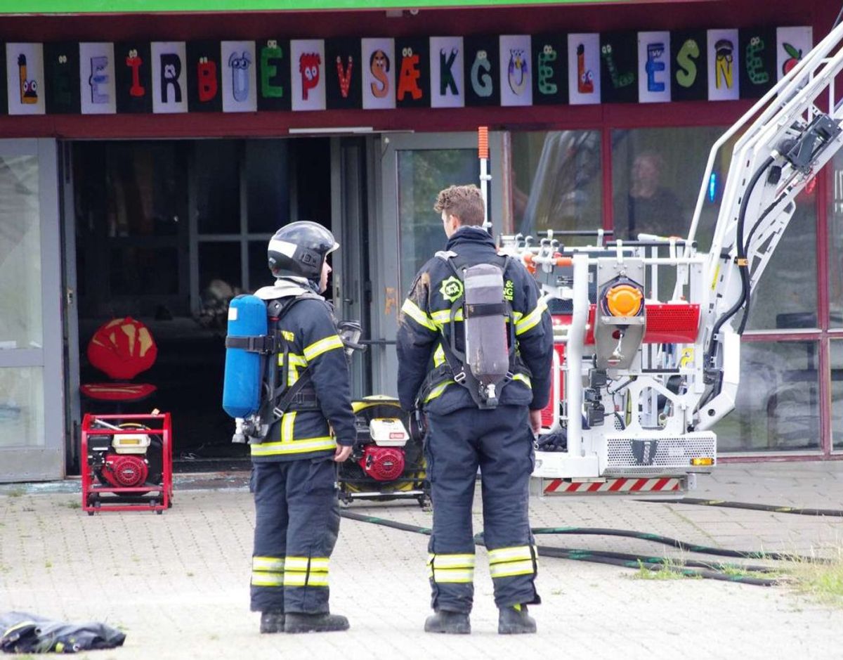 Tidligt torsdag morgen brød en brand ud på Gjellerupskole. Foto: Øxenholt Foto