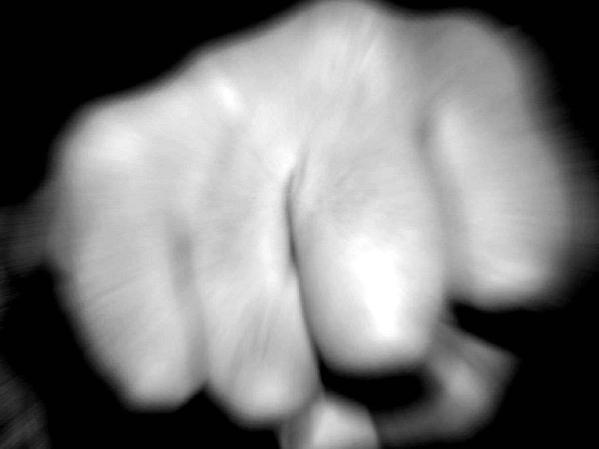 Nordjyllands Politi efterlyser den formodede gerningsmand samt vidner til, at to yngre mænd blev slået ned. Foto: Michael Wehner/Panthermedia/Ritzau Scanpix/ Genre