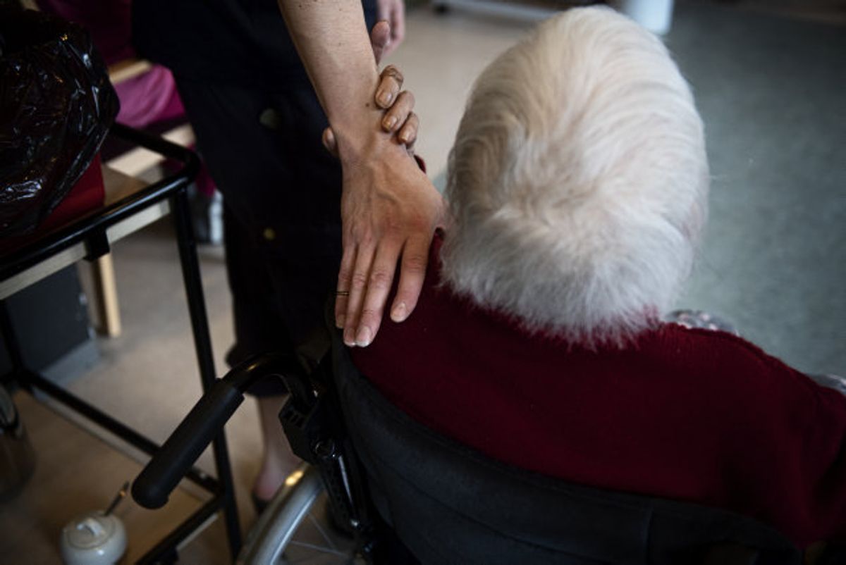 Nu bliver der åbnet yderligere for besøg på plejehjem og sygehuse. Der har siden marts været pålagt skrappe restriktioner på besøg. (Arkivfoto) Foto: Ida Guldbæk Arentsen/Scanpix