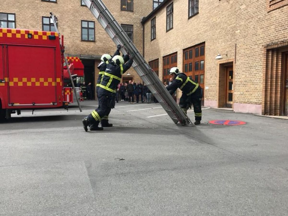 12 m håndstige rejst ved øvelse – 3 mandsbetjent. Foto: Beredskab Øst.
