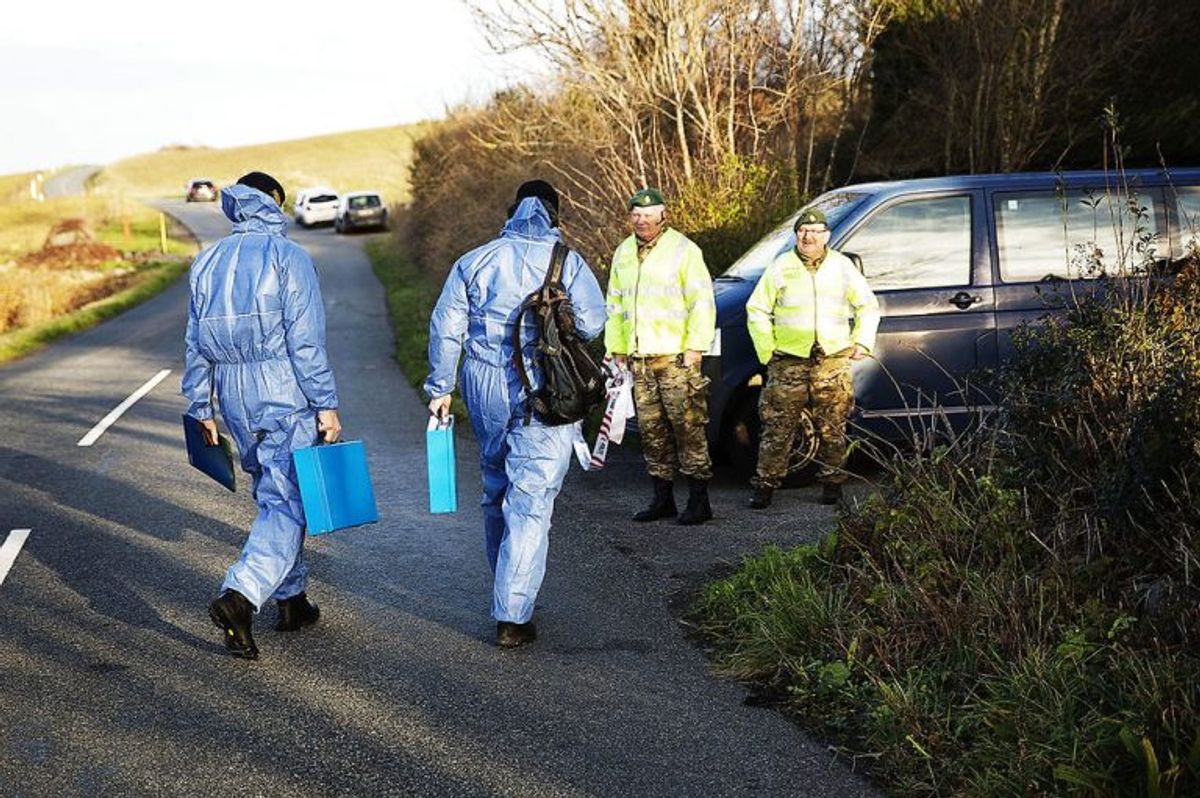 Dobbeltdrabet skete på en gård på Helnæs. Klik videre og se billeder fra politiets efterforskning på stedet. (Foto: Carsten Bundgaard/Ritzau Scanpix)