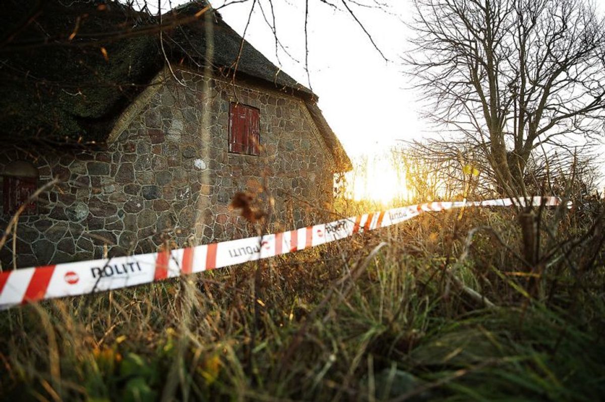 Dobbeltdrabet skete på en gård på Helnæs. Klik videre og se billeder fra politiets efterforskning på stedet. (Foto: Carsten Bundgaard/Ritzau Scanpix)