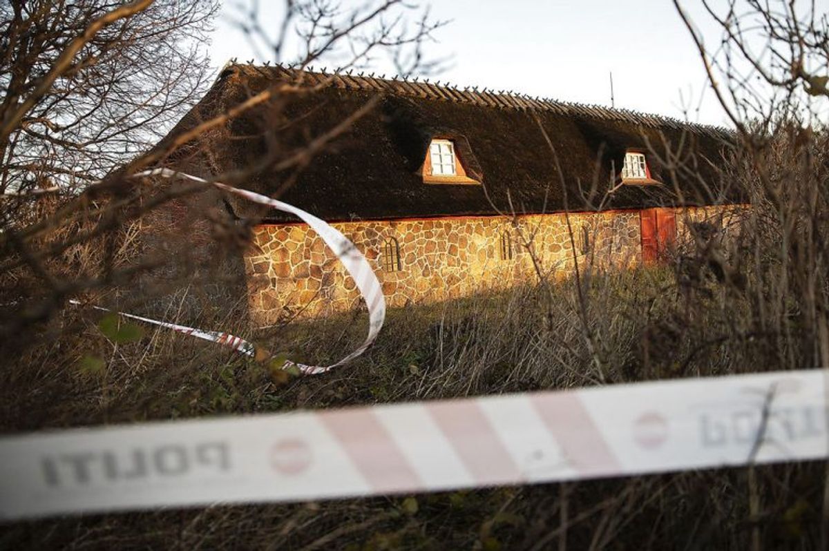Dobbeltdrabet skete på en gård på Helnæs. Klik videre og se billeder fra politiets efterforskning på stedet. (Foto: Carsten Bundgaard/Ritzau Scanpix)
