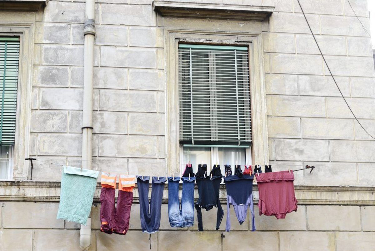 Tør dit tøj udendørs i stedet for at bruge en tørretumbler. Kilde: Good Housekeeping. Arkivfoto.