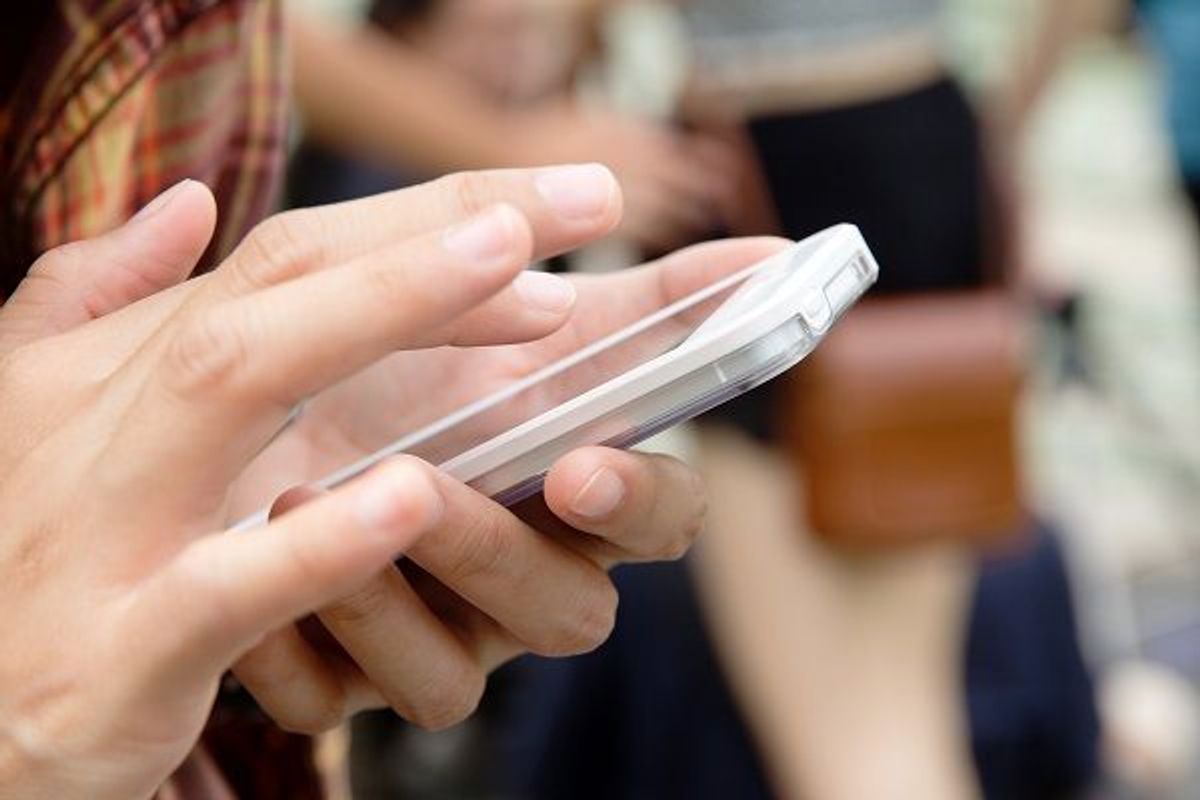Du giver unødvendige tilladelser til apps. Tænk over, om den app du har downloadet for eksempel virkelig behøver at kende din lokation – eller give notifikationer. Igen kan disse unødvendige tilladelser slide på batteriet. Kilde: Reader’s Digest. Arkivfoto.