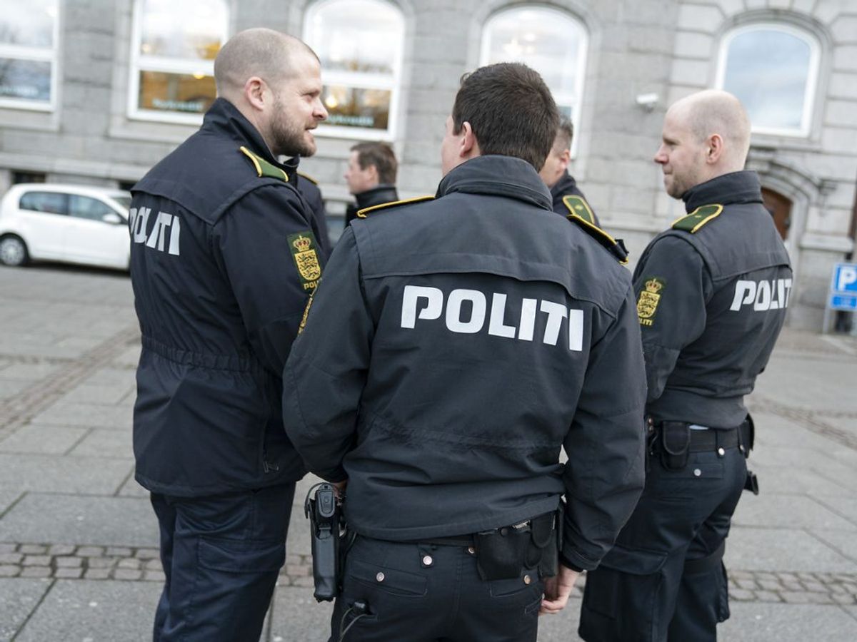 Betjente må også skyde for at afværge overhængende fare i øvrigt for personers liv eller for, at personer pådrager sig alvorlige helbredsskader. Kilde: Retsinformation Foto: Henning Bagger/Ritzau Scanpix