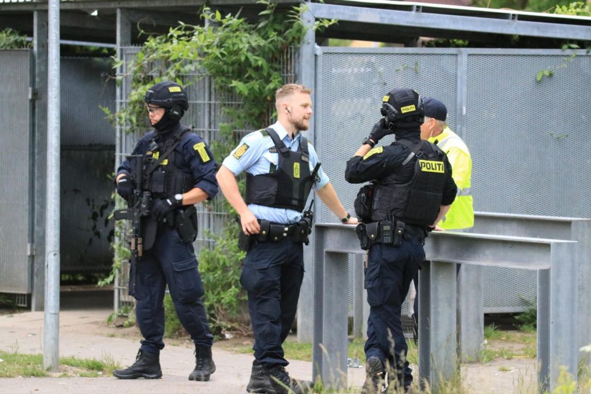 Politiet rykkede talstærkt ud til Askerødbebyggelsen onsdag aften. Foto: Presse-fotos.dk