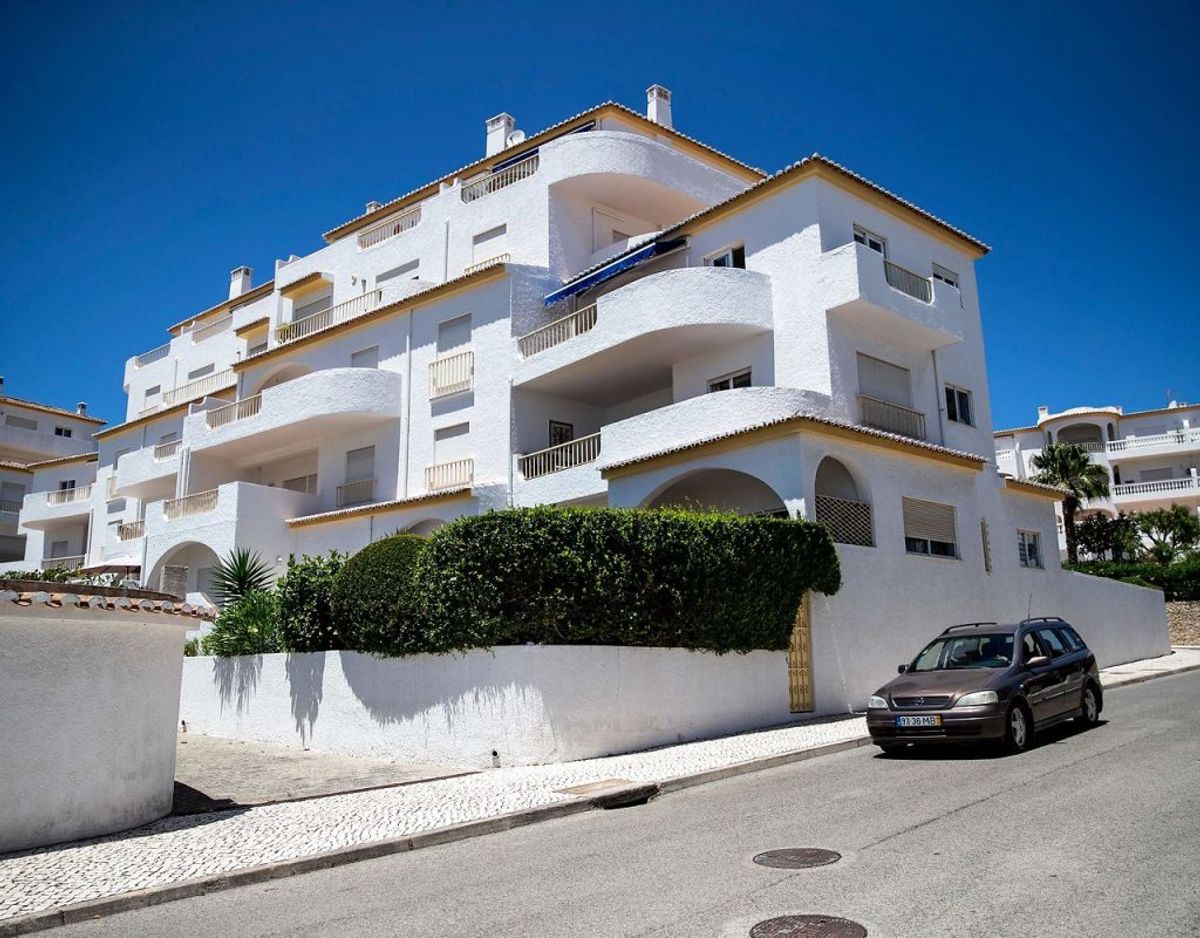 Madeleine McCann forsvandt fra sin families ferielejlighed i den portugesiske landsby Praia de Luz i maj 2007. Siden er hun ikke blevet set. Foto: CARLOS COSTA / AFP