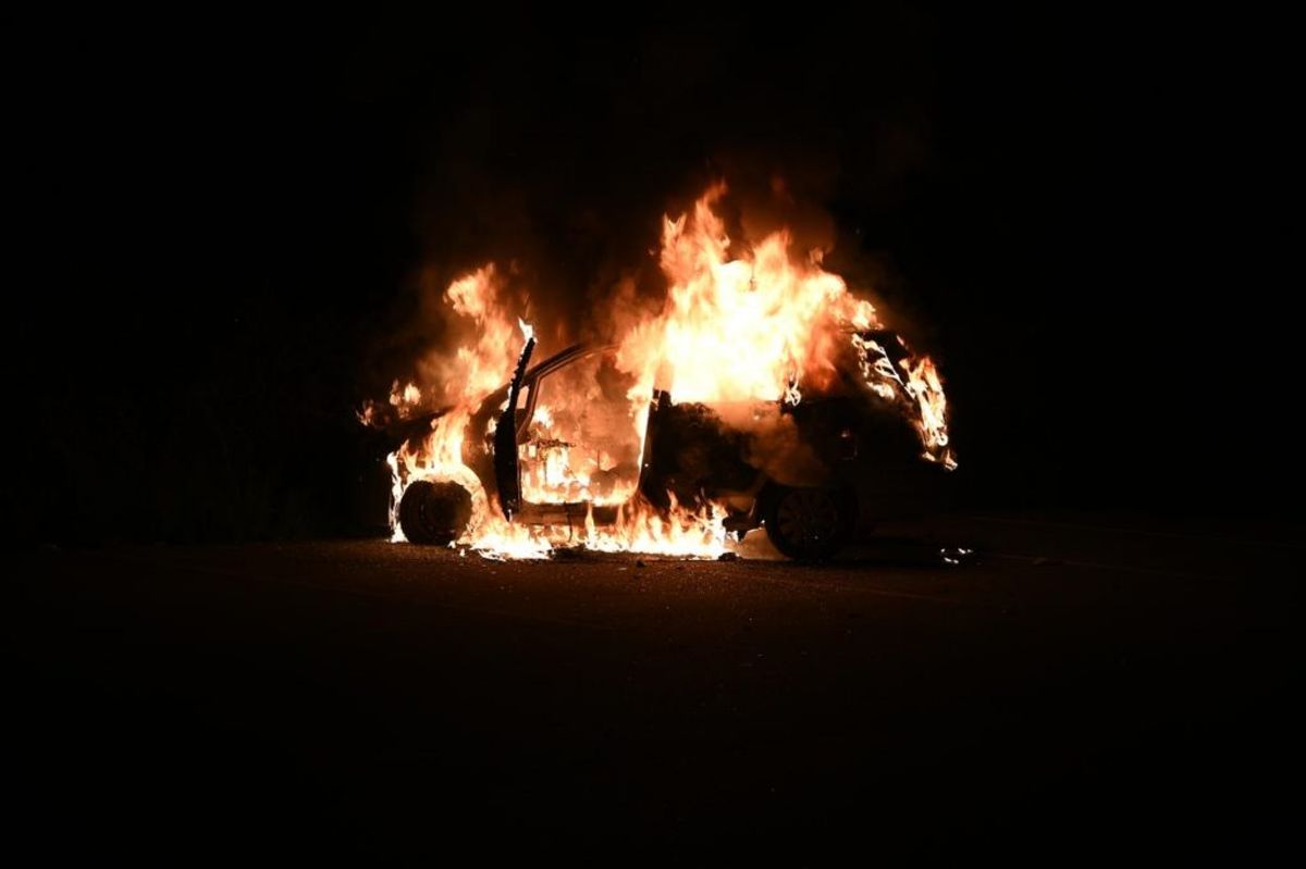 Der har været nogle brande i biler og containere natten til søndag i bydelen Gellerup i Brabrand ved Aarhus. Foto: Øxenholt Foto
