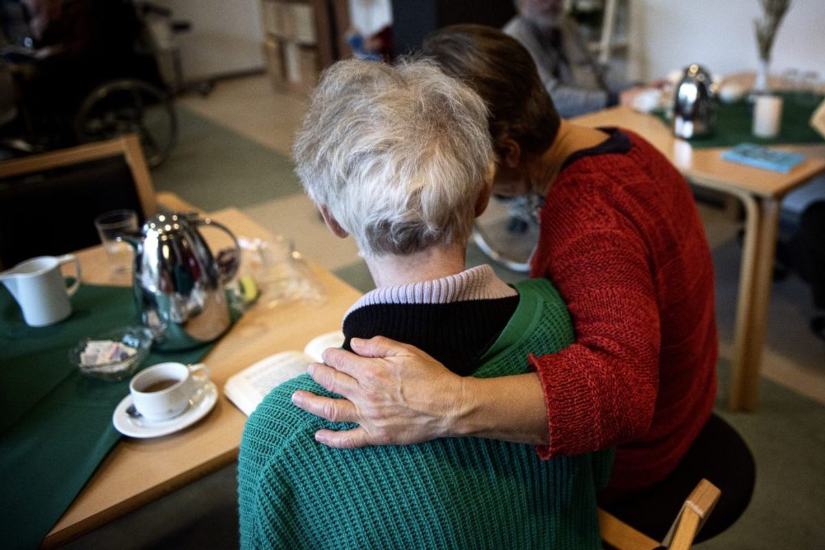 MÅ ÅBNE FRA 27. MAJ: Partierne er enige om at afvikle eller tilrettelægge retningslinjer for besøgs- og aktivitetsrestriktioner på eksempelvis plejehjem, hospice og bosteder.
(Foto: Ida Guldbæk Arentsen/Ritzau Scanpix)