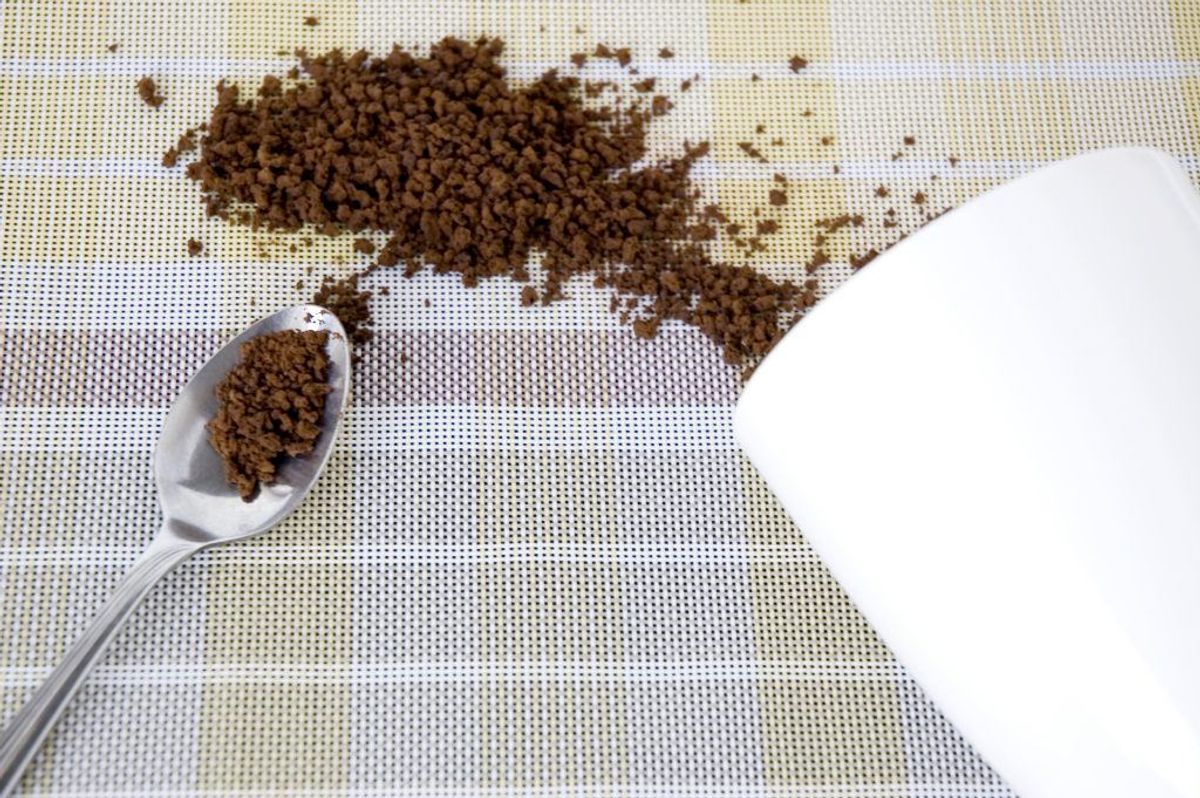 Strø kaffegrums i havens bede. Mange katte bryder sig ikke om lugten af kaffe. Kilde: Bolius. Arkivfoto.
