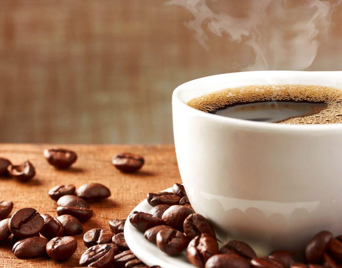 Koffein virker opkvikkende og bruges i nogle typer smertestillende medicin. Det har muligvis en effekt mod nogle typer af hovedpine. Ved brug af koffeinholdige smertestillende håndkøbslægemidler giver én tablet cirka samme mængde koffein som ½-1 kop kaffe. Foto: Scanpix