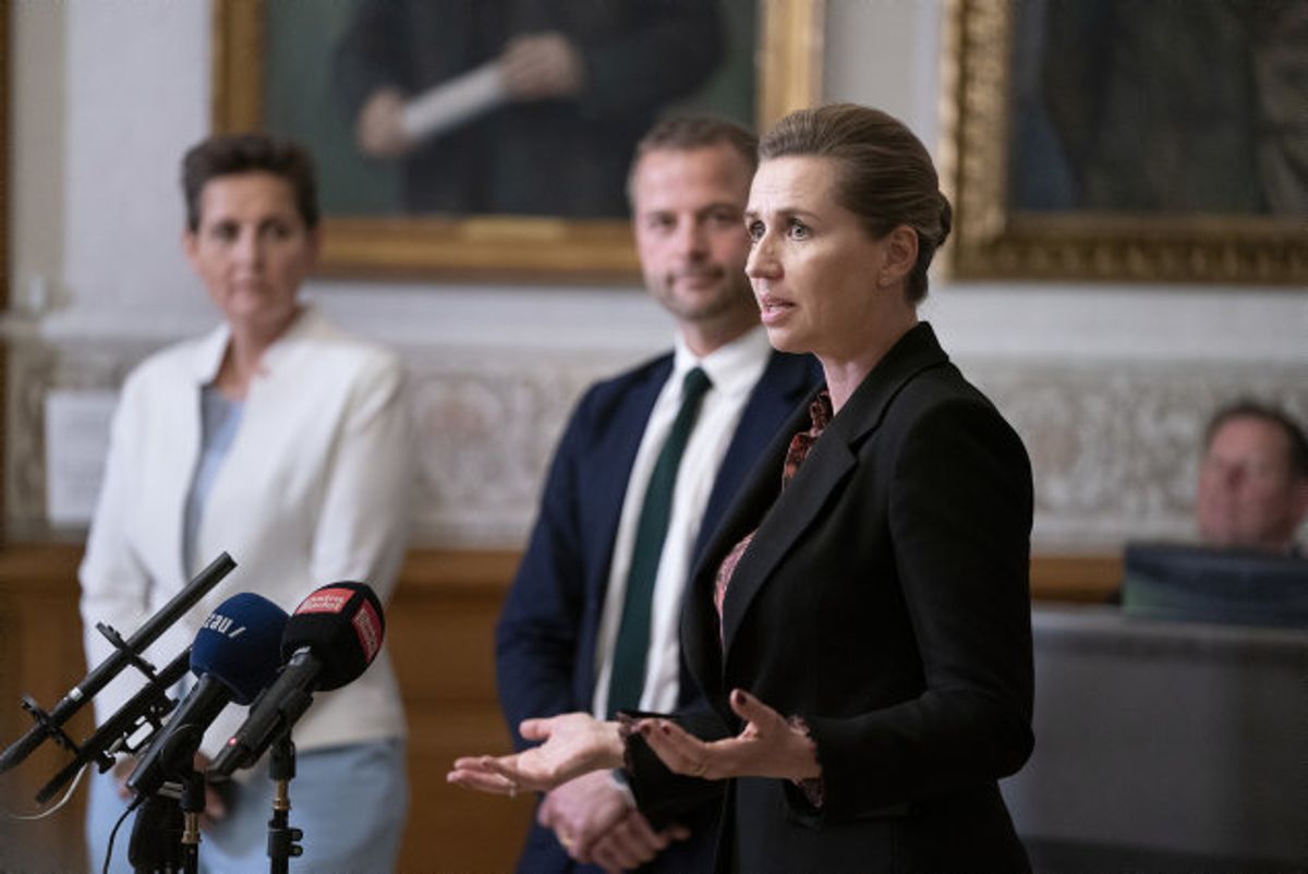 Statsminister Mette Frederiksen (S) kunne sent onsdag præsentere aftale for yderligere åbning af samfundet. Det inkluderede blandt andet løfter om snarlige lempelser af forsamlingsforbuddet. KLIK VIDERE OG SE DE NUVÆRENDE REGLER. Foto: Claus Bech/Scanpix