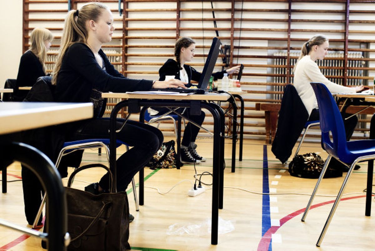 Hver fjerde elev fortryder 10. klasse, viser en ny rapport. Vær opmærksom på, at flere uddannelsesinstitutioner er på listen over steder med højest smitterisiko. KLIK VIDERE OG SE DEN FULDE LISTE. Foto: Scanpix.